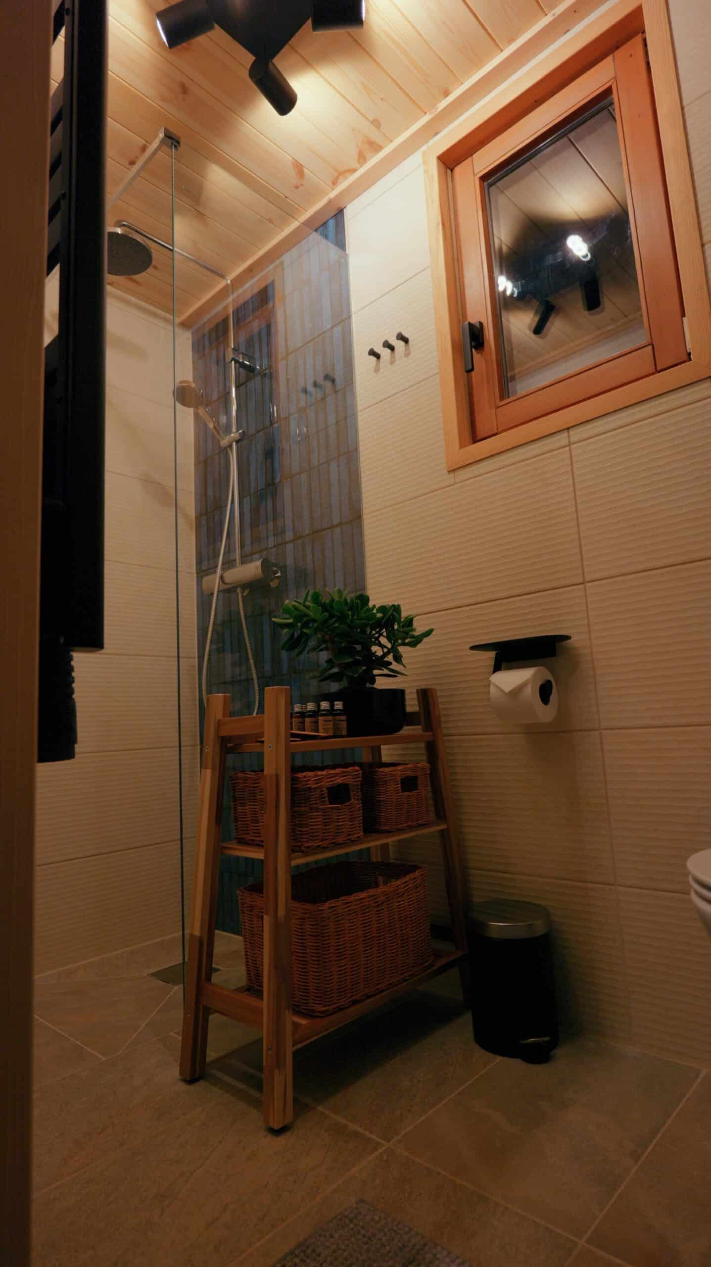 Cozy Glamping fa vendégház fürdőszobája